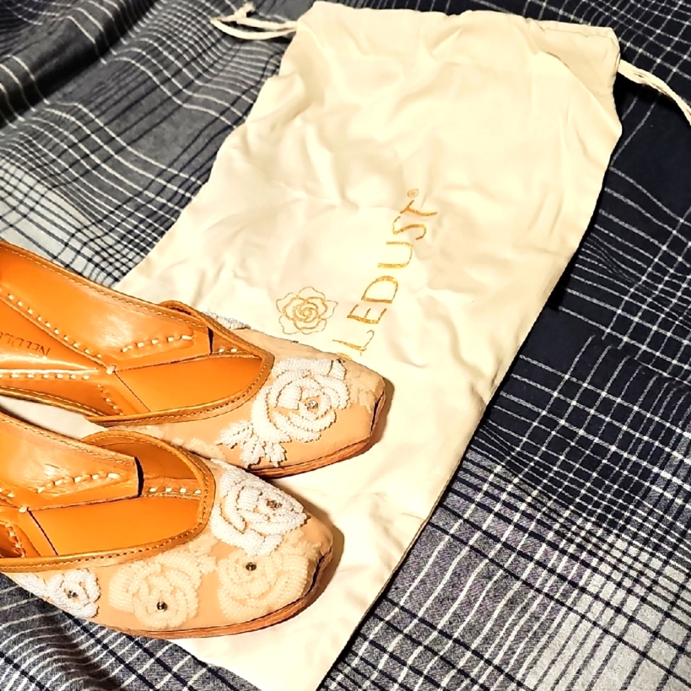 Needledust Women's Tan Embroidered Shoes Size 38 NWOT